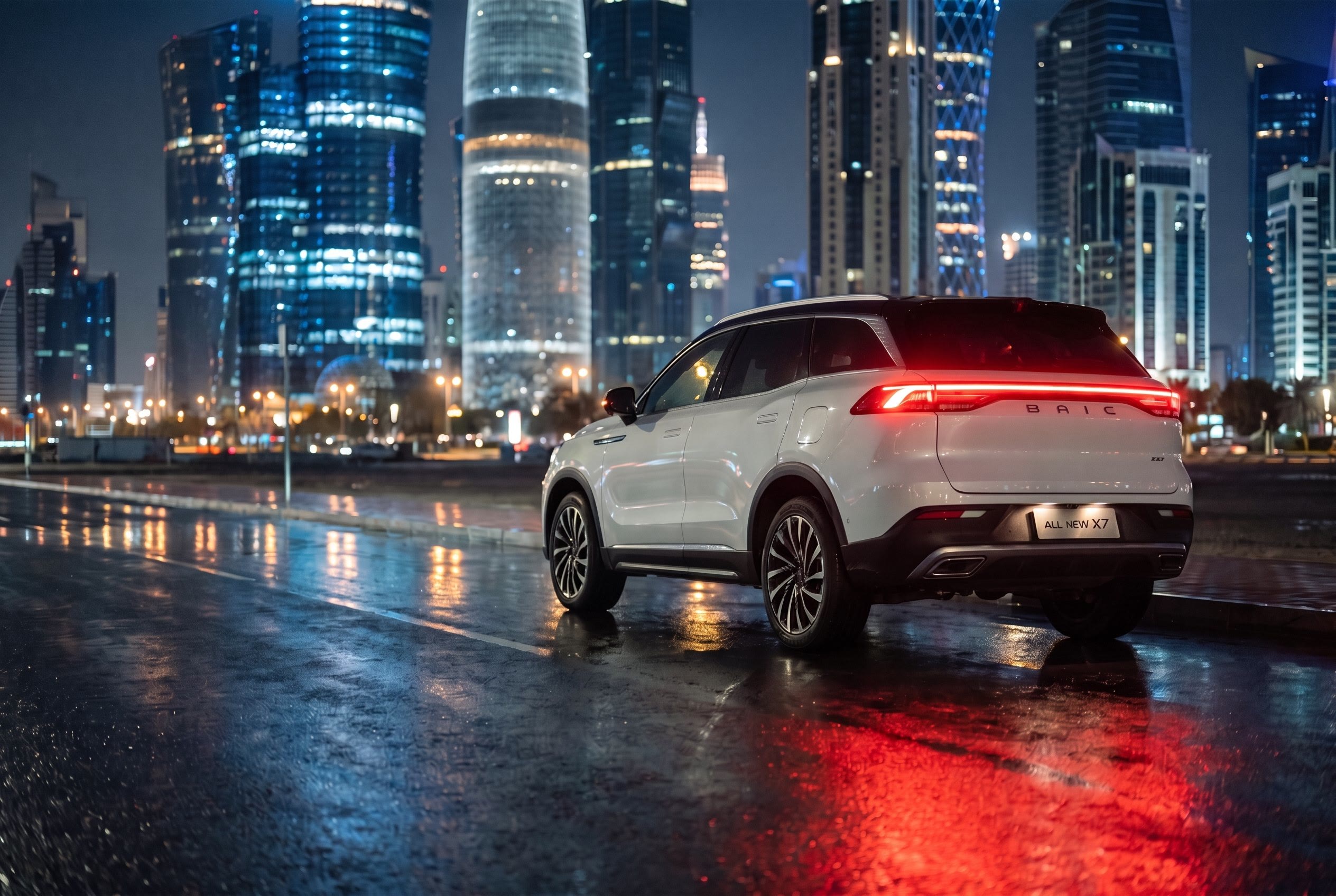 BAIC X7, wet street night study