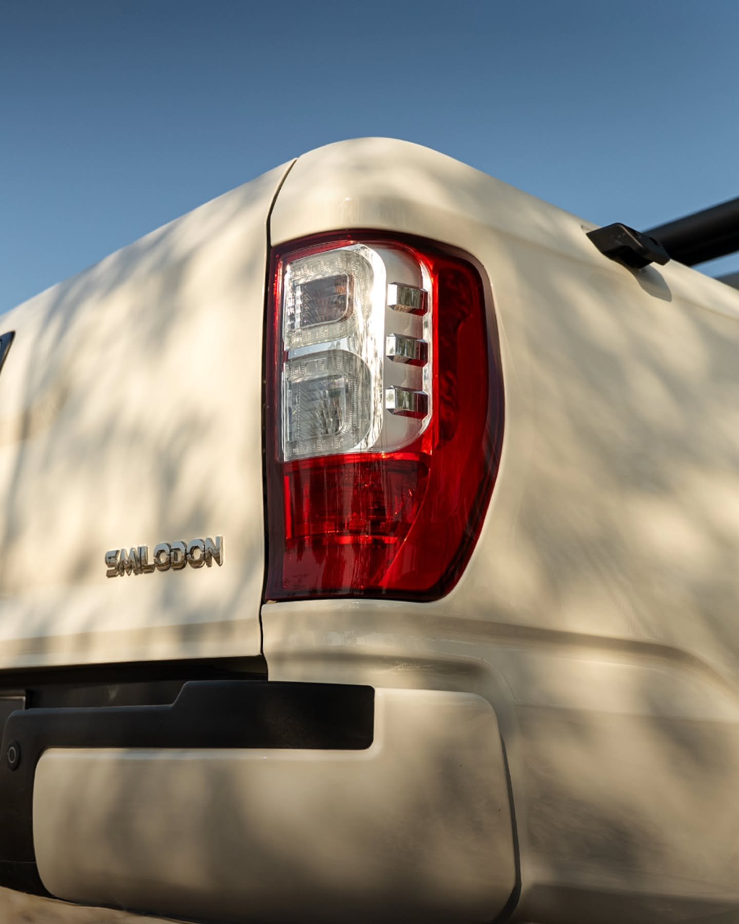 The Smilodon nameplate embossed on the tailgate in palm shade